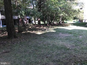 7598 Lakeside Village Dr-Unit -L in Falls Church, VA - Foto de edificio - Building Photo