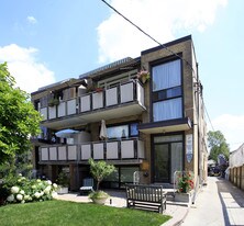 273-275 Scarlett Rd in Toronto, ON - Building Photo