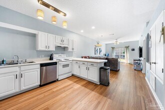 7101 Joy St in Pensacola, FL - Foto de edificio - Building Photo