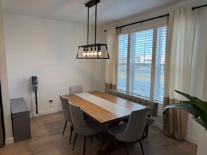 811 E 975 N in Layton, UT - Foto de edificio - Building Photo