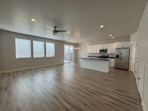 1061 S 4380 W in Hurricane, UT - Building Photo - Building Photo