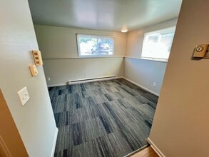 520 S Andre St, Unit 2 in Saginaw, MI - Foto de edificio - Building Photo