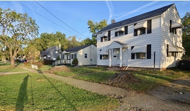 property at 1028 Clearview St NW