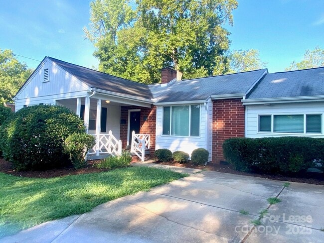 5310 Buckingham Dr in Charlotte, NC - Building Photo - Building Photo
