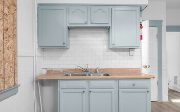 15322 Yorick Ave in Cleveland, OH - Foto de edificio - Building Photo