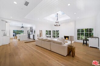 4370 Park Milano in Calabasas, CA - Building Photo - Building Photo