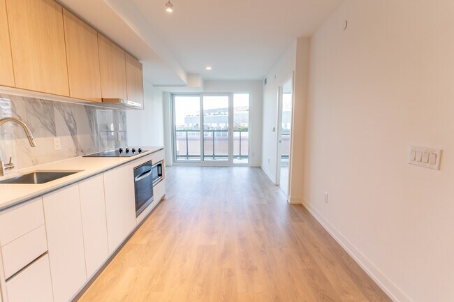 1100-1100 Sheppard Ave W in Toronto, ON - Building Photo - Building Photo