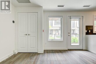 155-155 Downsview Park Blvd in Toronto, ON - Building Photo - Building Photo