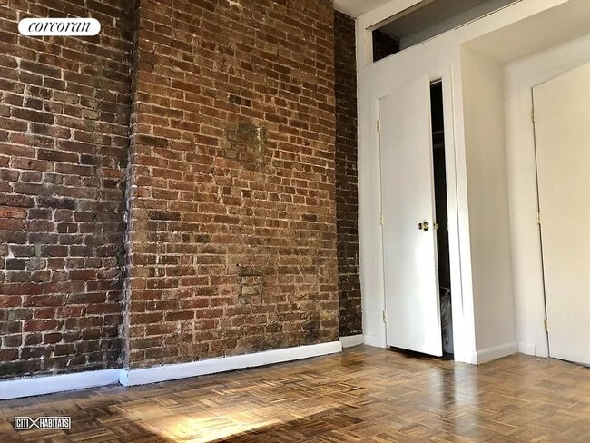 304 W 21st St in New York, NY - Building Photo - Building Photo