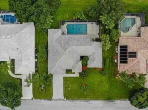 1295 SW Bent Pine Cove in Port St. Lucie, FL - Building Photo - Building Photo