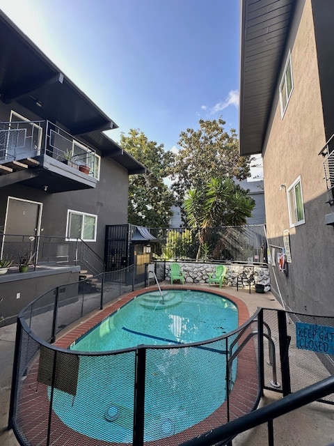 7555 De Longpre Ave in Los Angeles, CA - Building Photo - Building Photo