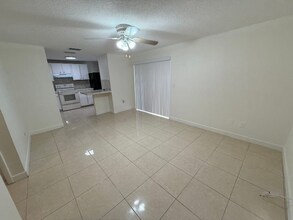10203 Carriage Glen Ct in Tampa, FL - Building Photo - Building Photo