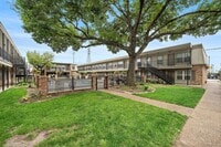 3131 Southwest Fwy photo'