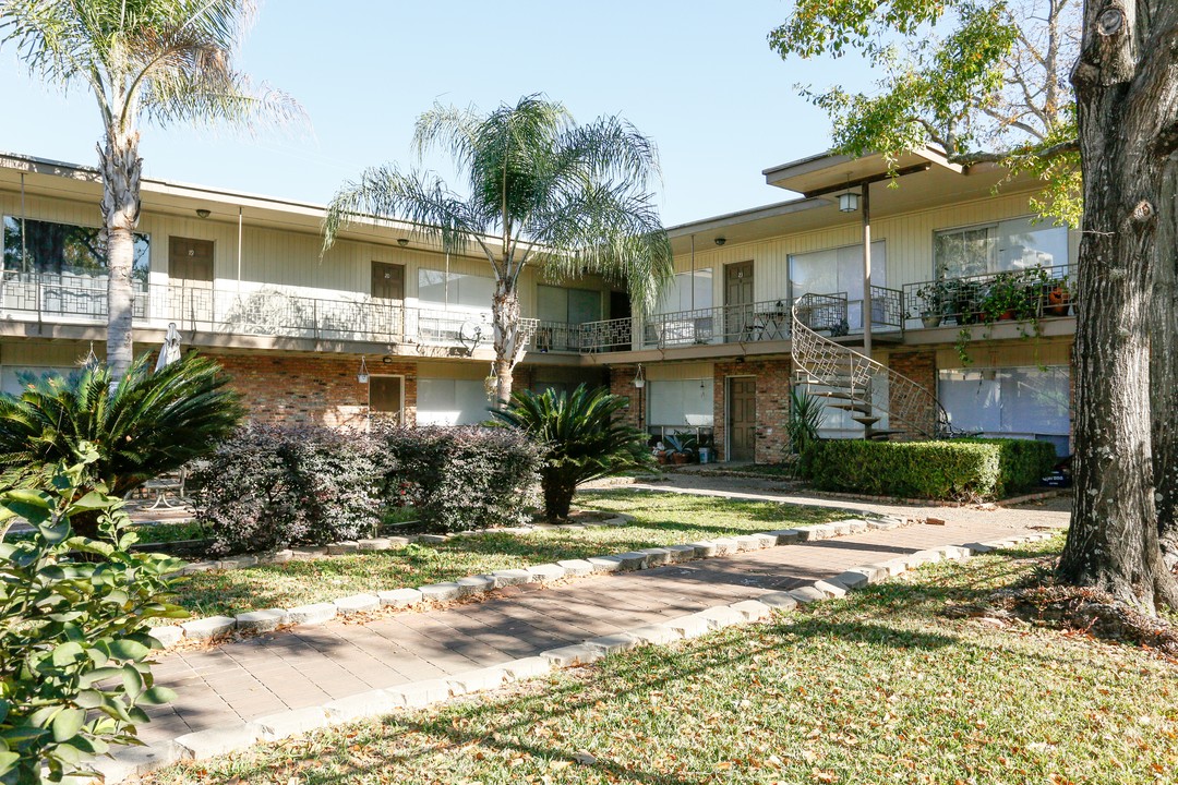 Plazawood Apartments in Houston, TX - Building Photo