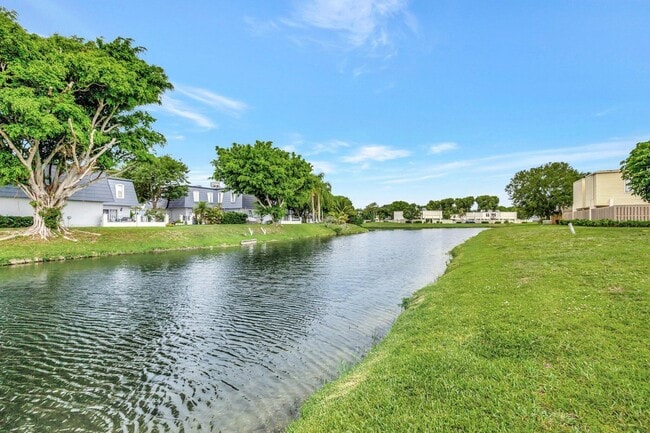 property at 1586 Shaker Cir