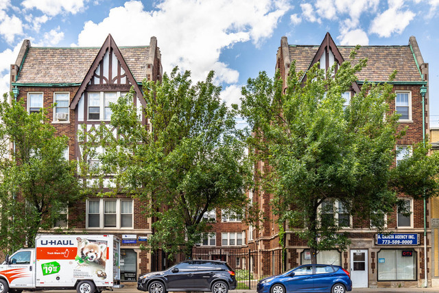 3748 W Irving Park Rd in Chicago, IL - Building Photo