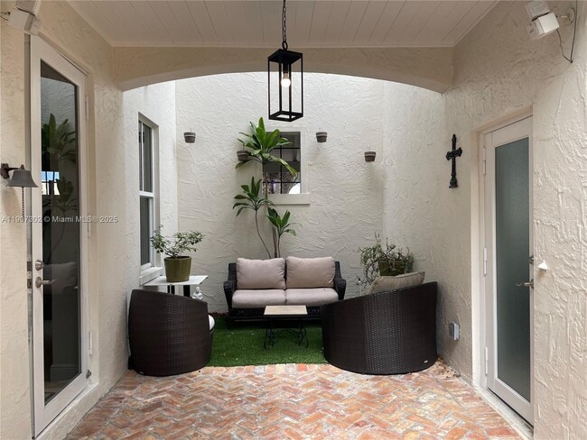 454 Rosaro Ave in Coral Gables, FL - Building Photo - Building Photo