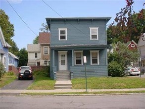 18 Church St in Oneonta, NY - Foto de edificio - Building Photo