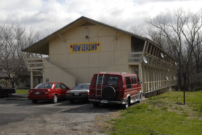 Aspen Creek Apartments in Kansas City, MO - Building Photo - Building Photo