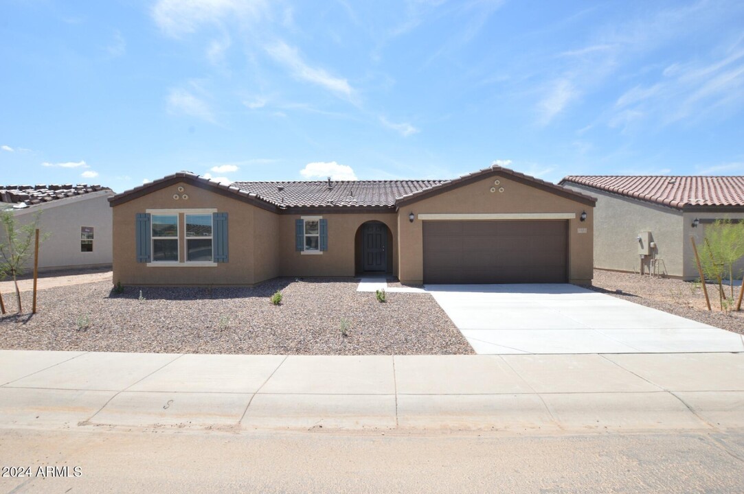 1523 E Desert Breeze Dr in Casa Grande, AZ - Building Photo