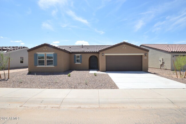 1523 E Desert Breeze Dr