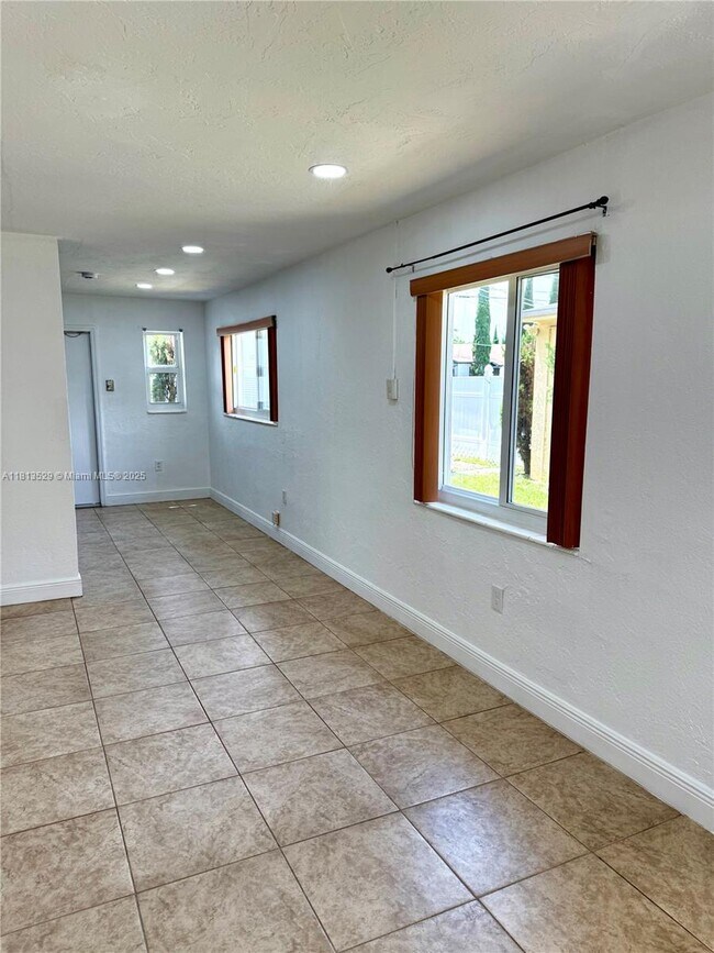 3117 Carter St in Miami, FL - Building Photo - Building Photo