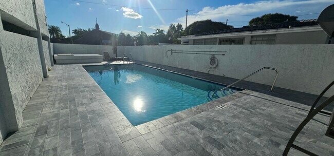 2500 SW 6th St in Miami, FL - Building Photo - Building Photo
