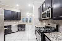 12323 Kingslake Forest Dr in Houston, TX - Building Photo - Building Photo