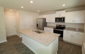 182 Carriage Cove Cir in Mocksville, NC - Building Photo - Building Photo