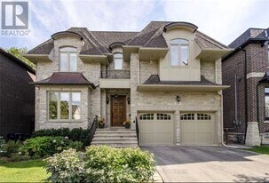 135 Florence Ave in Toronto, ON - Building Photo