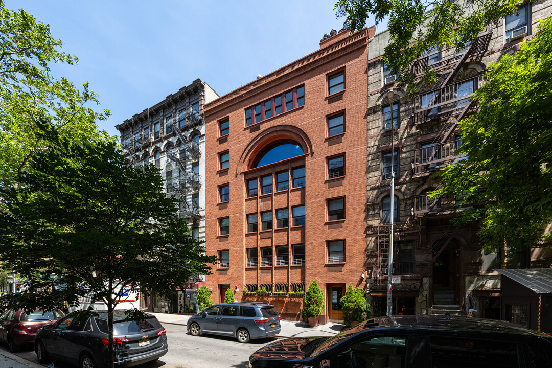 123 Sullivan St in New York, NY - Building Photo