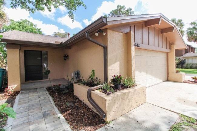 6242 Sandcrest Cir in Orlando, FL - Foto de edificio - Building Photo