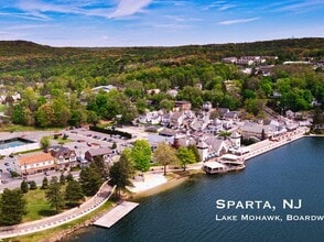 23 W Shore Trl, Unit Apt #7 in Sparta, NJ - Foto de edificio - Building Photo