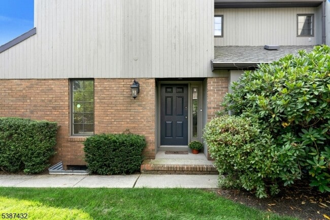 10 Shelley Pl in Morristown, NJ - Building Photo - Building Photo