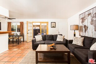 3219 Colorado Ave in Santa Monica, CA - Building Photo