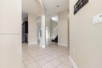 8562 NW 108th Ave in Doral, FL - Building Photo - Building Photo