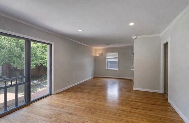 9521 Ash Creek Dr in Dallas, TX - Building Photo - Building Photo