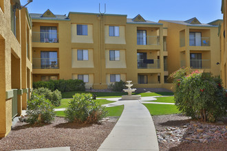 Silverado Apartments in Tucson, AZ - Building Photo - Building Photo