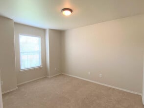 2011 100th St in Lubbock, TX - Building Photo - Building Photo