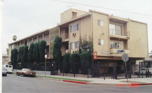 5030 Romaine St in Los Angeles, CA - Foto de edificio - Building Photo