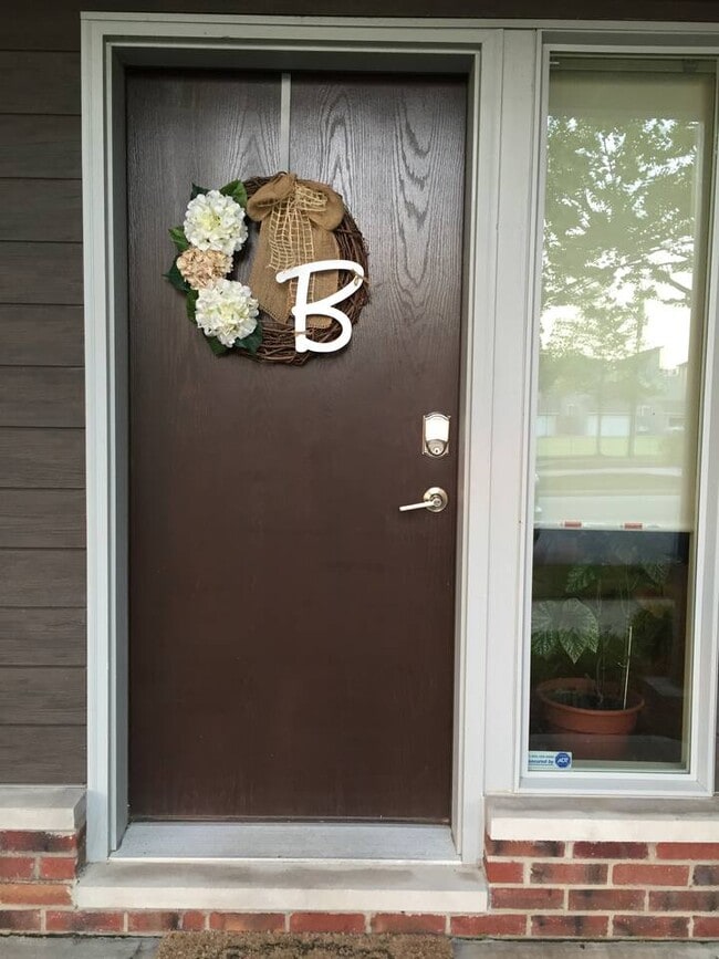 1247 W 75th St in Cleveland, OH - Foto de edificio - Building Photo