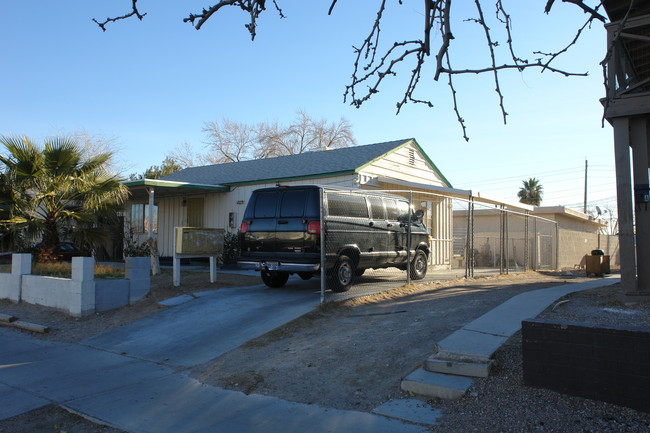 217 S 13th St in Las Vegas, NV - Foto de edificio - Building Photo