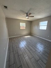 9251 Adler St in New Port Richey, FL - Foto de edificio - Building Photo