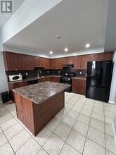 52 Commuter Dr in Brampton, ON - Building Photo - Building Photo