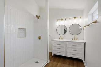 941 E Raymond St in Indianapolis, IN - Foto de edificio - Building Photo