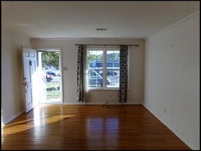 9010 W Markham St in Little Rock, AR - Foto de edificio - Building Photo