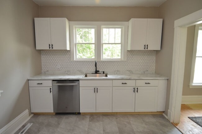 611 Walsh St in Crookston, MN - Building Photo - Building Photo