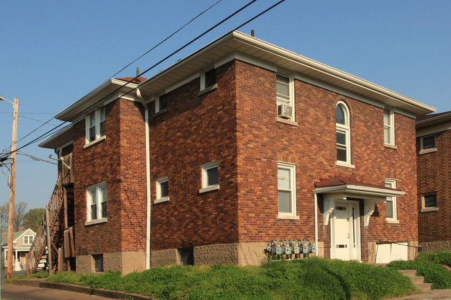 689 Madelon Ct in Louisville, KY - Foto de edificio - Building Photo