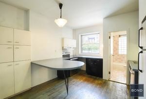 313 W 17th St-Unit -#2E in New York, NY - Building Photo - Building Photo