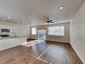 1806 Viaggio Ave in North Las Vegas, NV - Building Photo - Building Photo